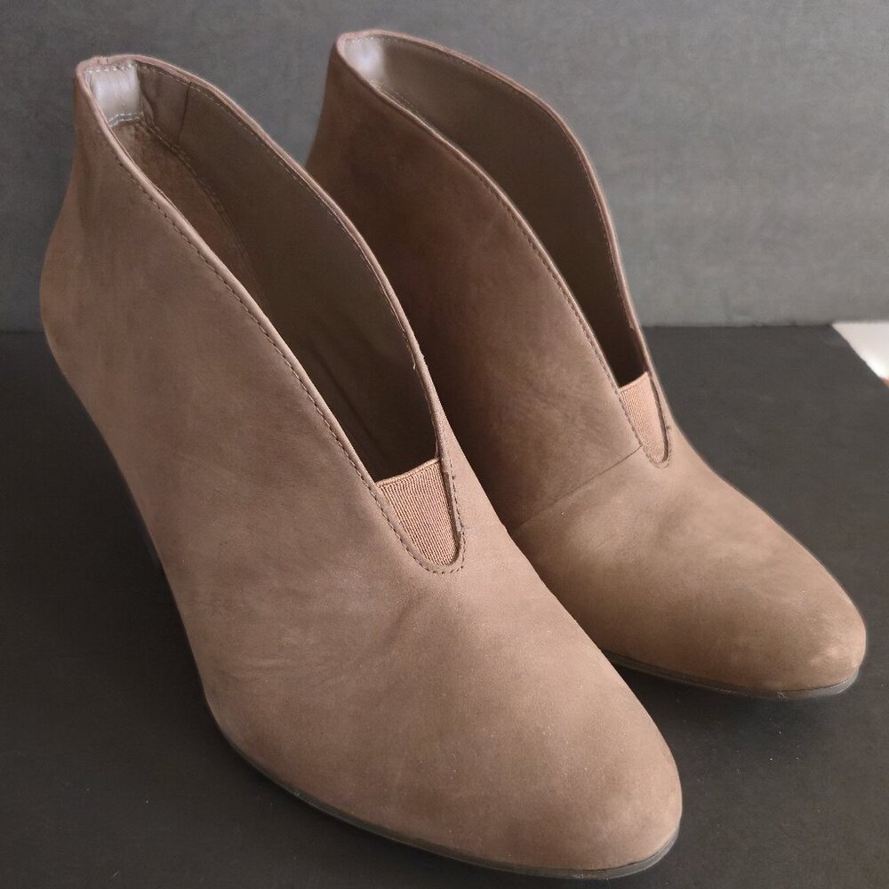 NURTURE AKAIA  TAUPE BOOTIE 7.5M  NWT